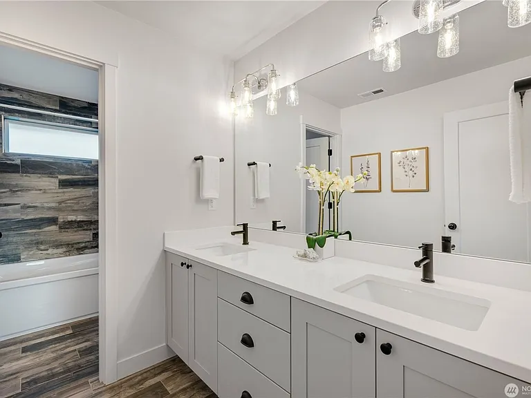 10317 Sand Point Way NE — Photo 13