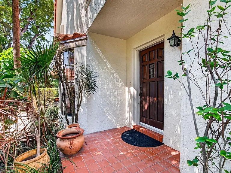 7865 La Mirada Dr — Photo 3