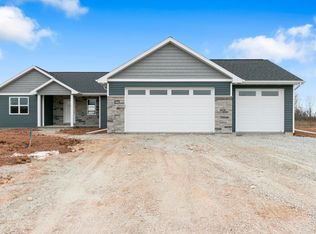 W7092 Jaclyn Ln, Greenville, WI 54942