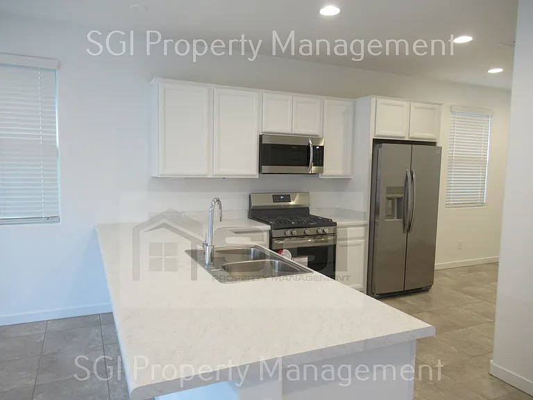 8911 W Bethany Heights Dr — Photo 3
