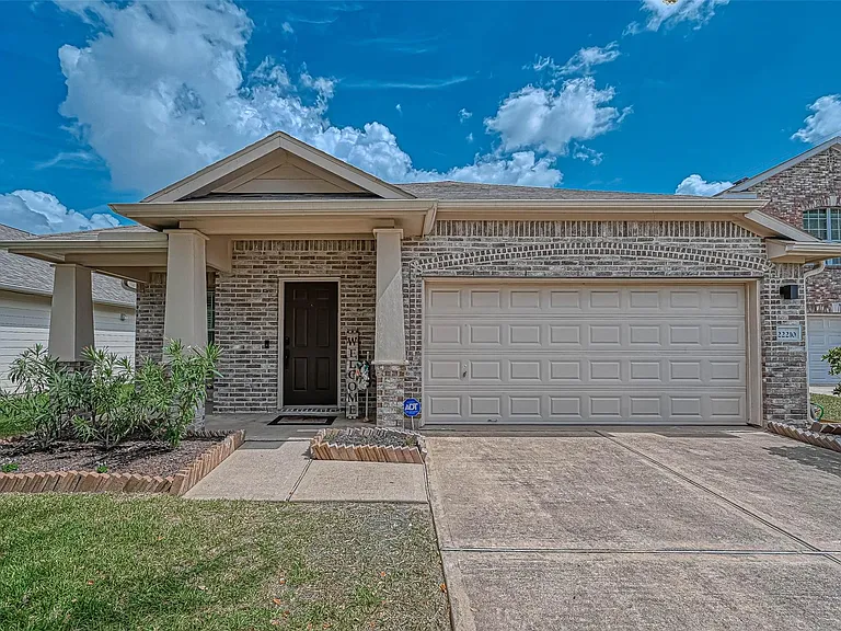22210 Bellow Glen Dr — Photo 1