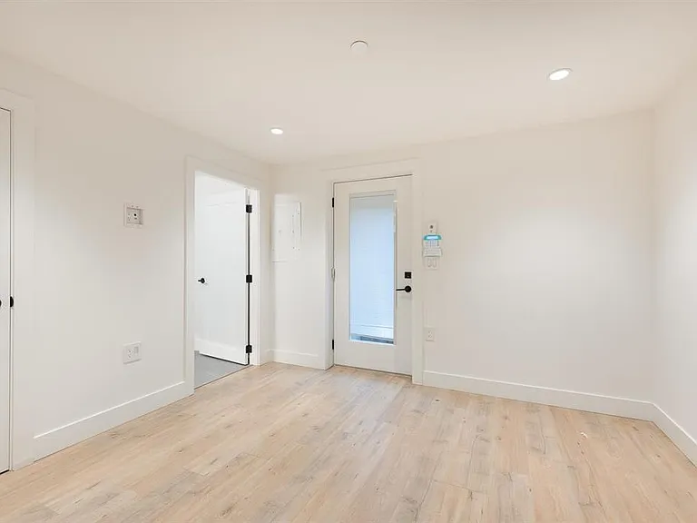 3582 E Pender St #2 — Photo 5