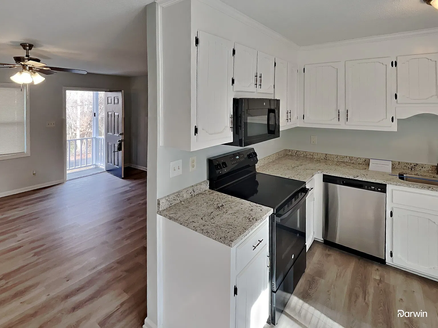 3 bed, 1.5 bath, 1092 sqft, $1,845 — Photo 2