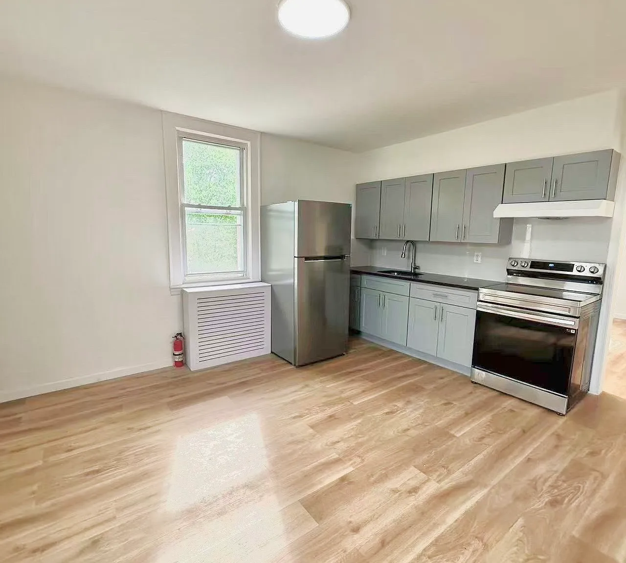 2 bed, 1200 sqft, $2,300 — Photo 2