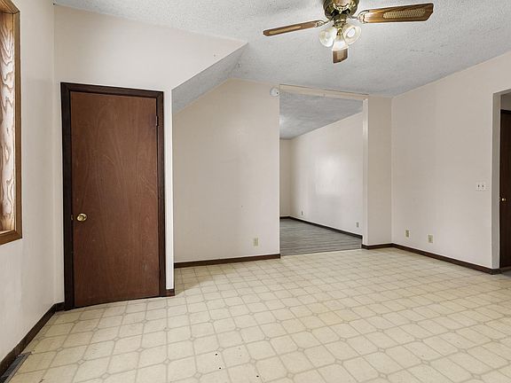 4th image of 308 4th Ave NE