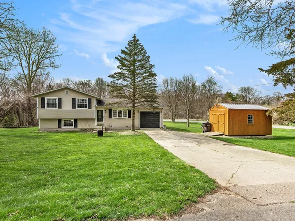 95427 Magician Lake Rd, Dowagiac, MI 49047