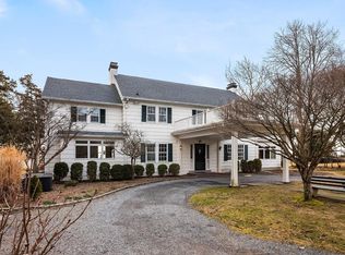 5 Thorn Hedge Rd, Bellport, NY 11713