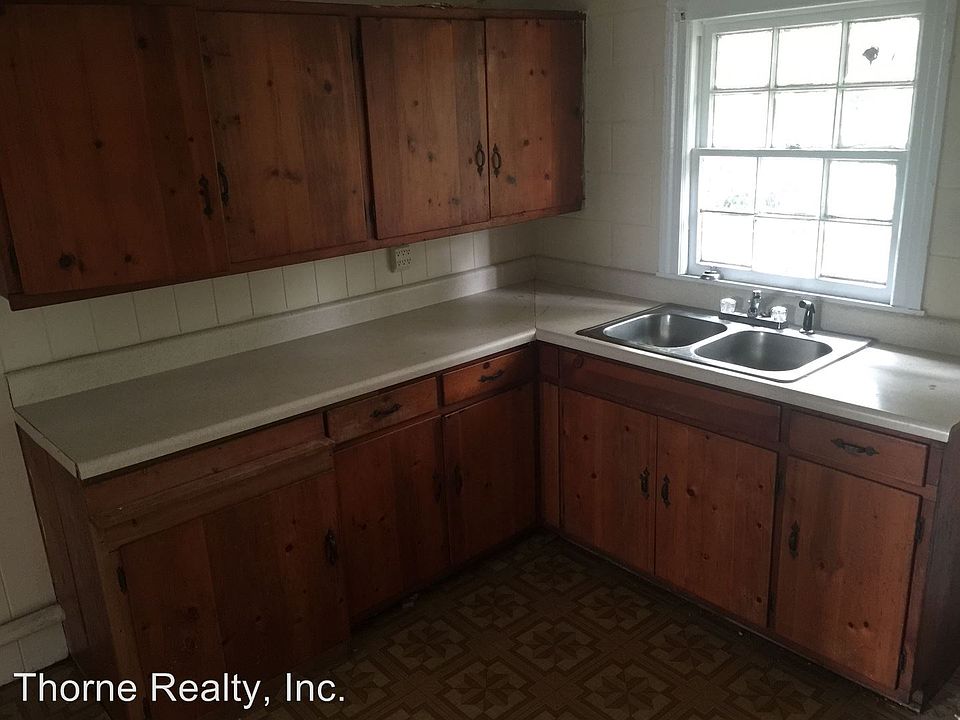 2nd image of 107 Daniel St