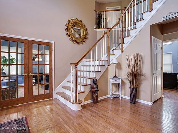 5th image of 467 Brentwood Ave