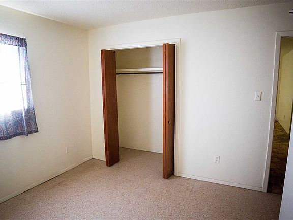 4th image of 212 W Logan Ave
