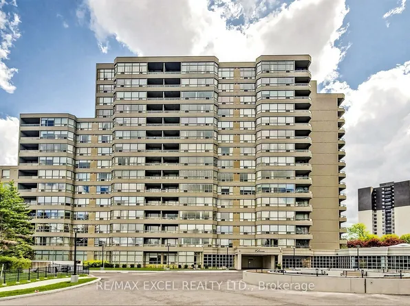 11 Townsgate Dr #718, Vaughan, ON L4J 8G4