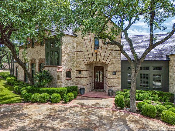 4th image of 142 TURNBERRY WAY