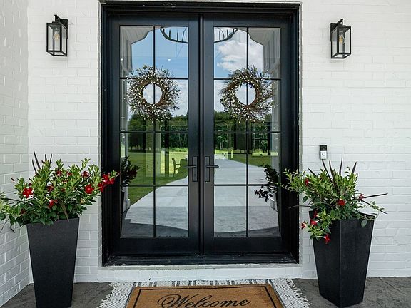 2nd image of 150 Scenic Cir