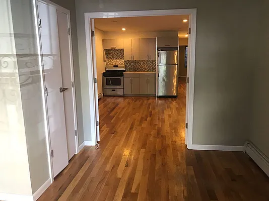 Rented by Premier Metro Realty Corp | media 16