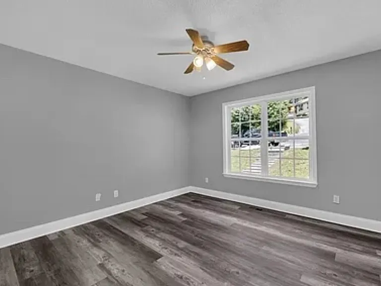 124 Levi Dr — Photo 13