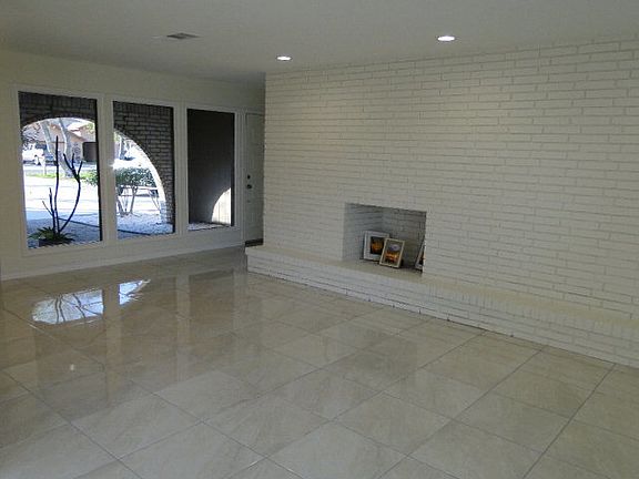 3rd image of 222 Ebony Ln