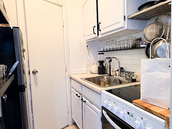 5th image of 312 W 20th St APT 1A