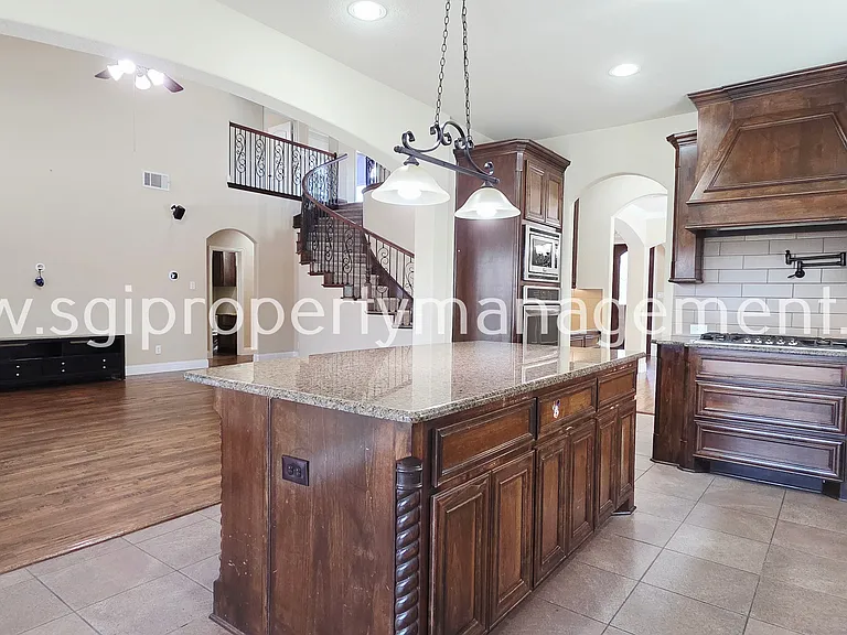 12381 Summertree Dr — Photo 3