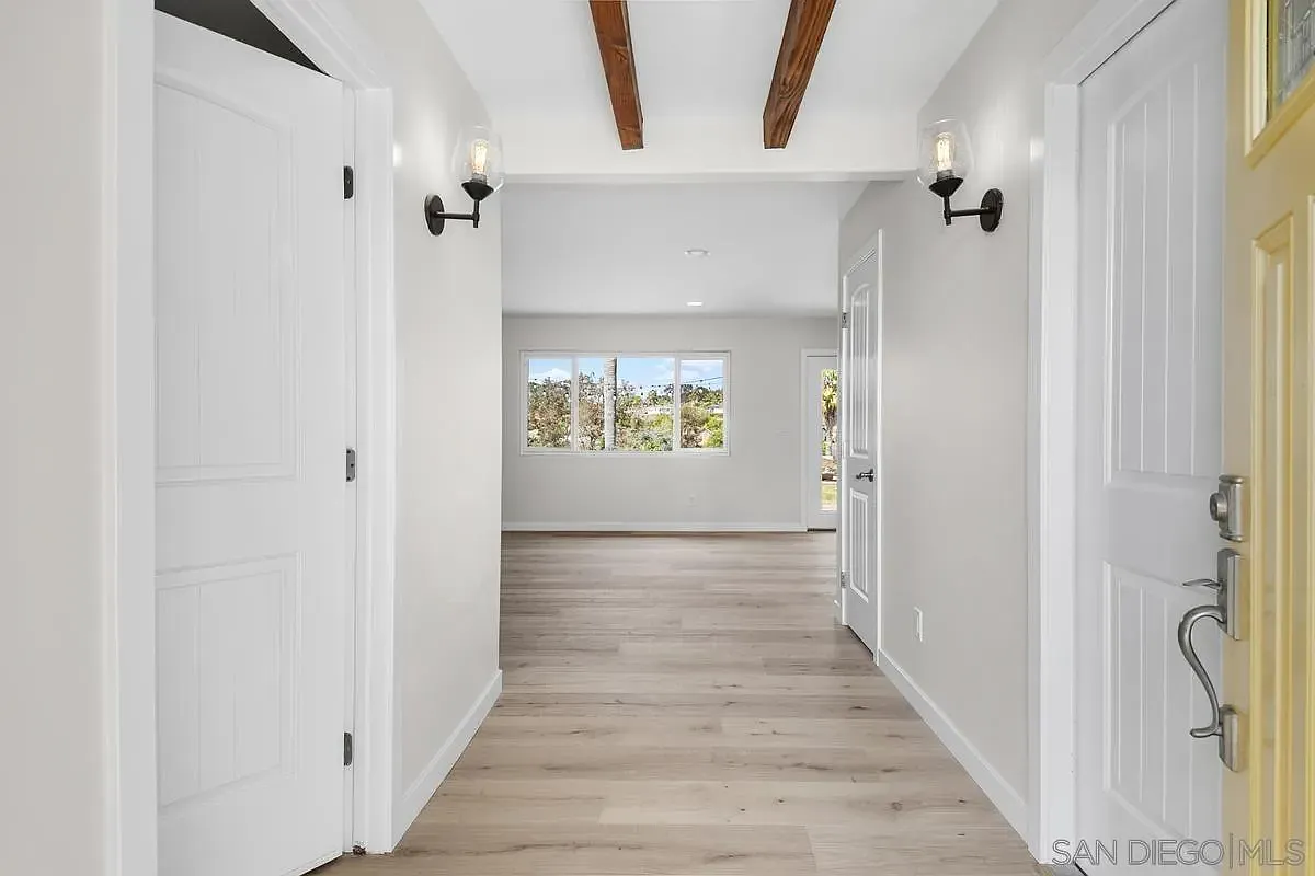 3 bed, 2.0 bath, 1547 sqft, $7,900 — Photo 4