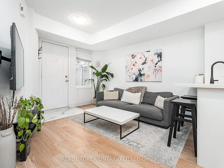 11 Niagara St W #32 — Photo 12