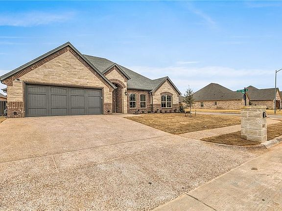 3rd image of 1415 Joshua Way
