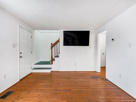 4th image of 534 Westminister Ln