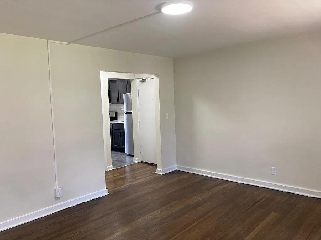 677 Park Ave — Photo 3