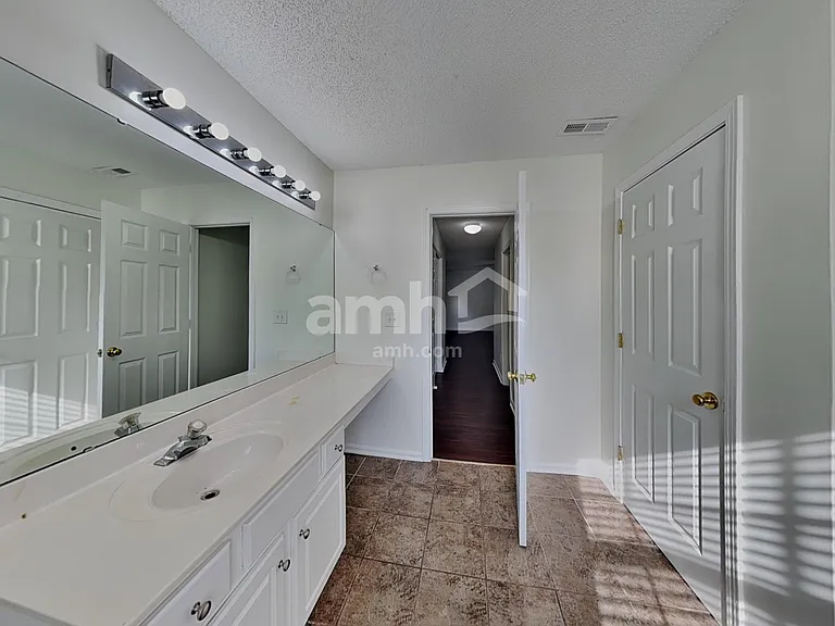 2305 Apple Glen Ln — Photo 14