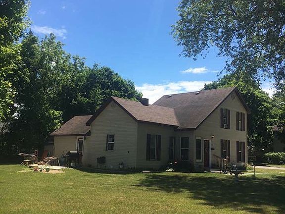 2nd image of 902 Marion Ave #House