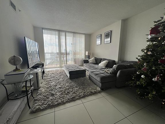 4th image of 1750 N Bayshore Dr APT 5306