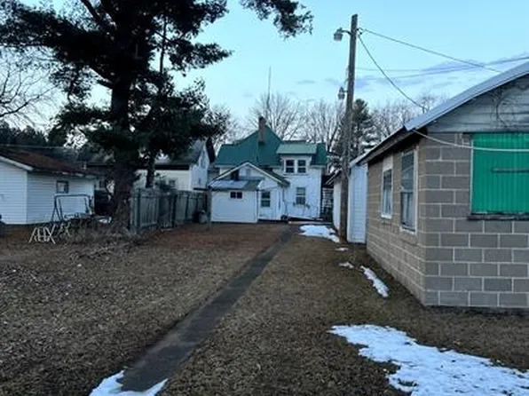 123 8th St #3, Clintonville, WI 54929