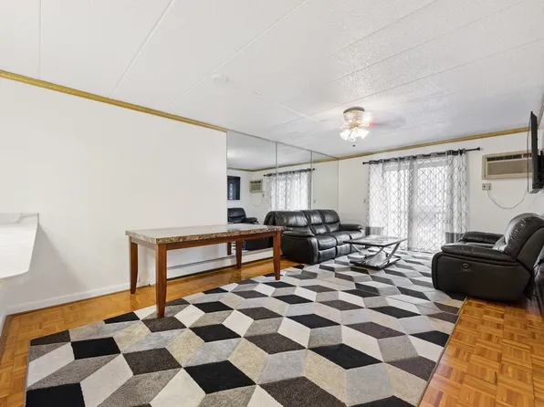 75-22 Parsons Boulevard image 3 of 21