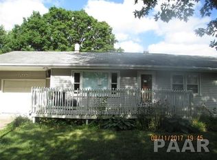 505 S White St, Mackinaw, IL 61755