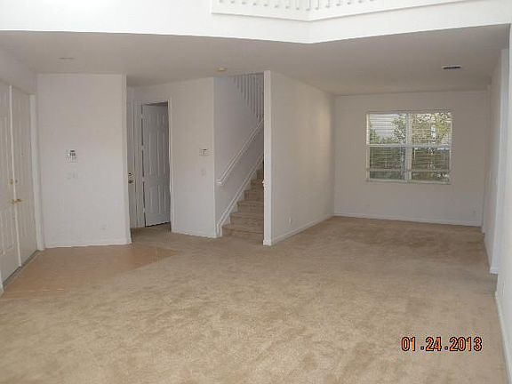 4th image of 1044 NW Leonardo Cir