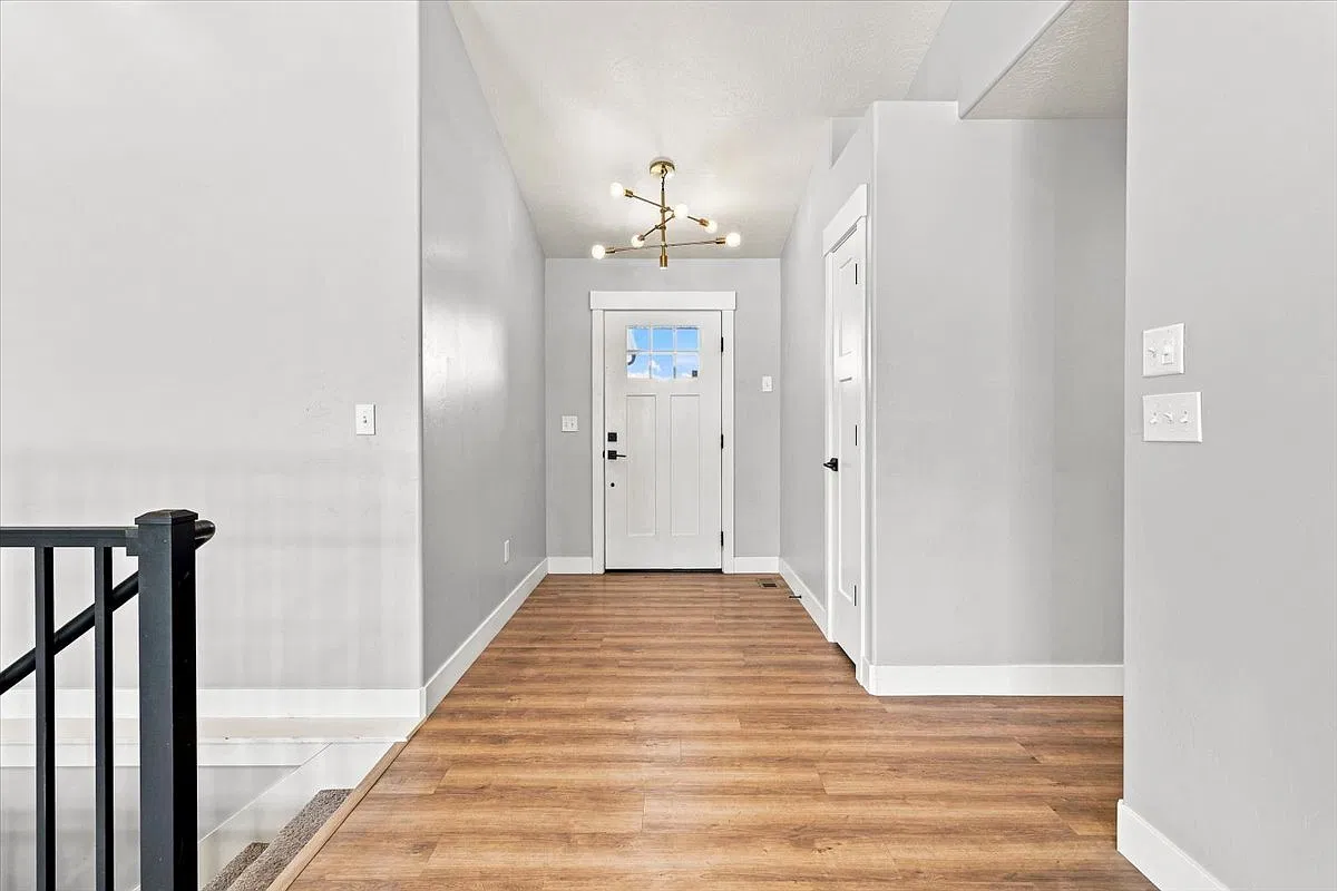 6 bed, 3.0 bath, 2902 sqft, $2,800 — Photo 3