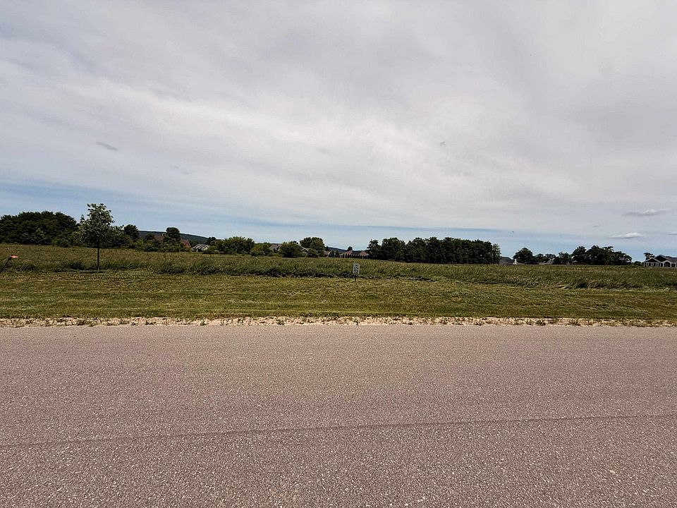 1st image of 12 Betty Marie Way