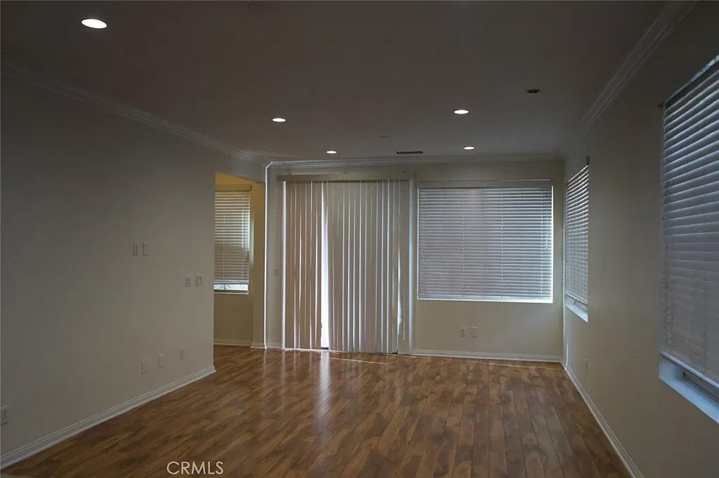 3 bed, 2.5 bath, 1735 sqft, $4,750 — Photo 3
