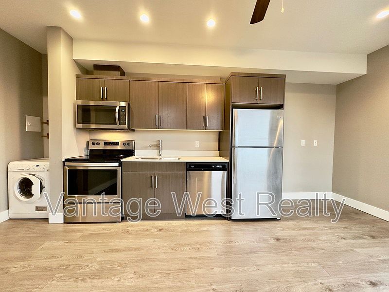 1st image of 925 Leon Ave #648