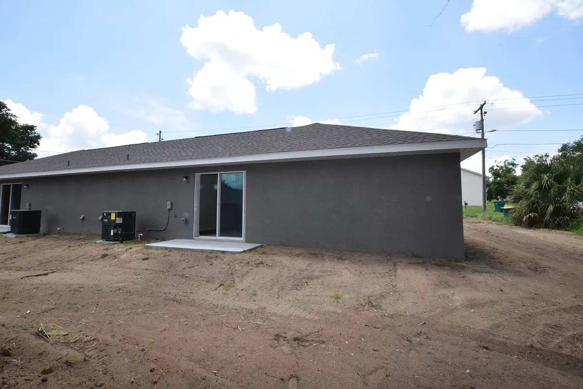 Building Photo - 925 E McDonald Ave