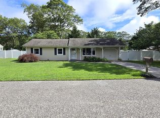 34 Belmont Dr, Shirley, NY 11967