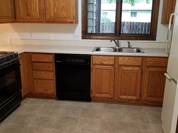 5th image of 304 Fairway Dr