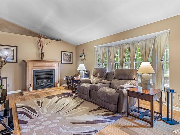 5th image of 10370 Whispering Hills Dr