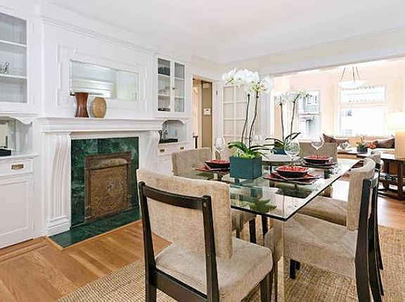 Dining room w/built ins