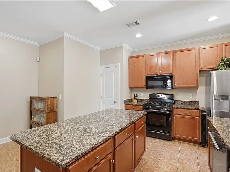211 Louisville Dr — Photo 12