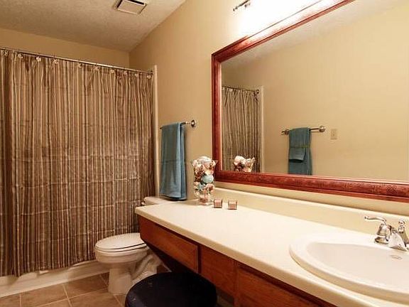 5th image of 8527 Pool Creek Dr