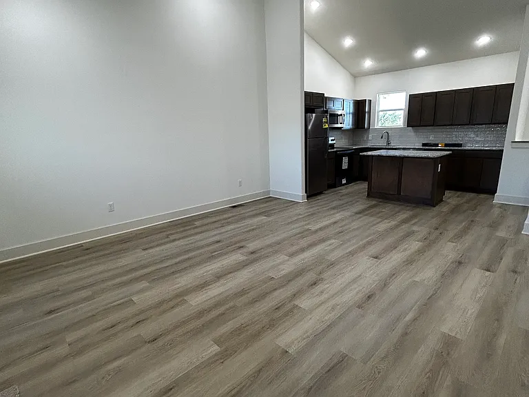 9366 E Chris St — Photo 2