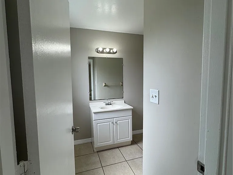 1112 Gifford Ave S — Photo 15