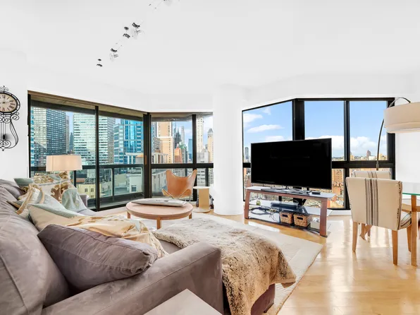 200 East 61st Street image 1 of 8