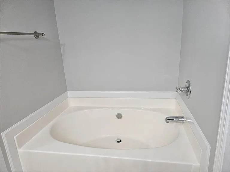 2712 Beynon Ln — Photo 13