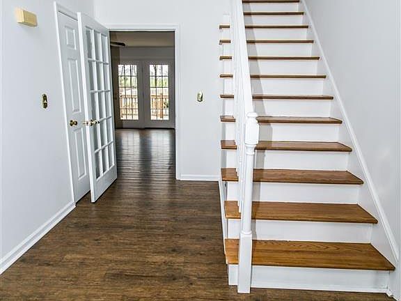 5th image of 300 Millspring Dr